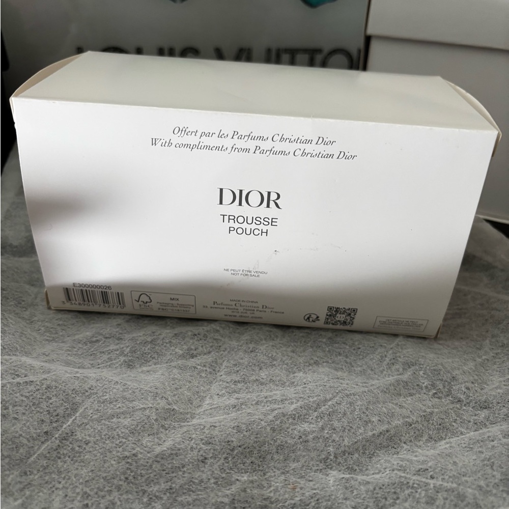 Dior Elegant Geometric Cosmetic Pouch - Picture 3 of 3